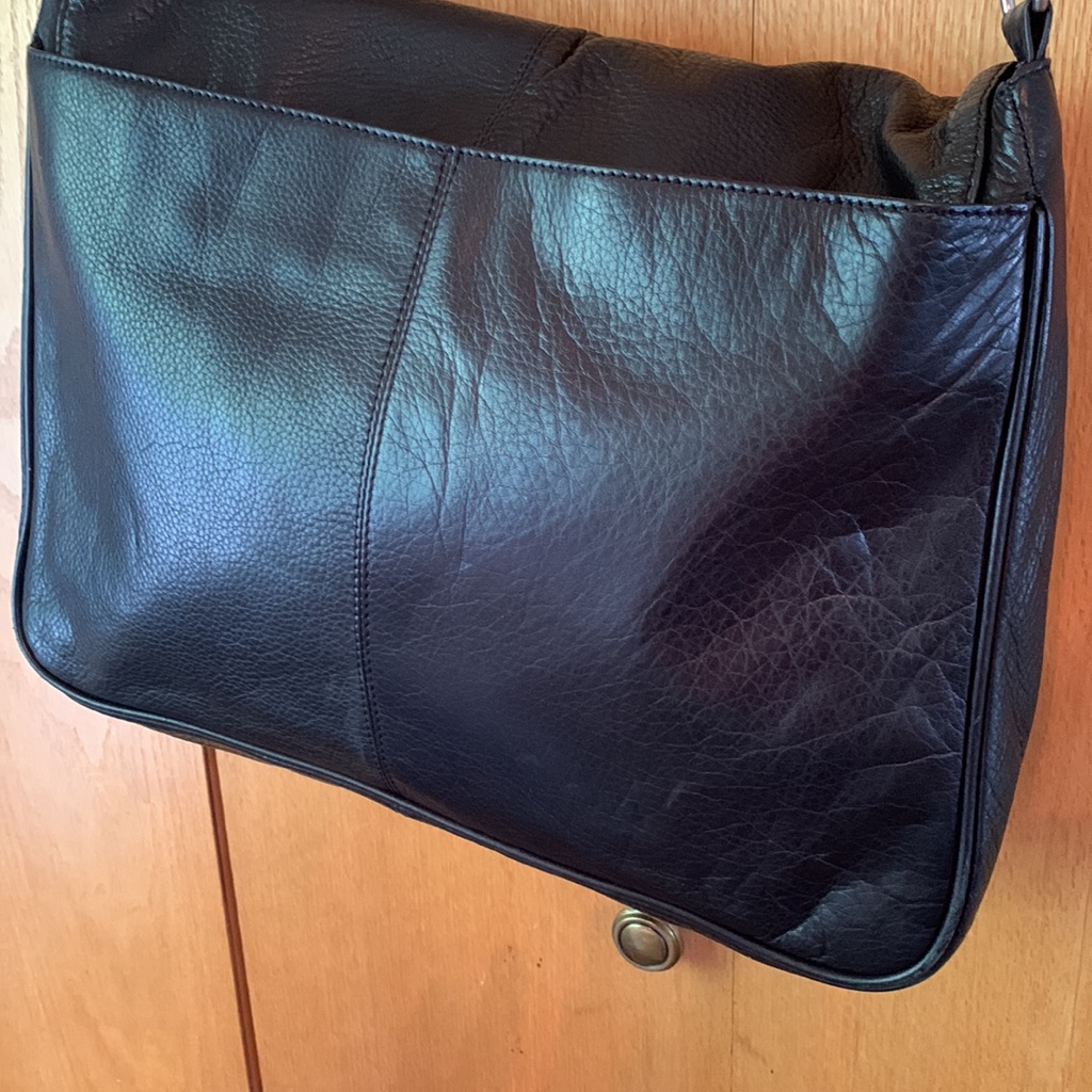 Osgoode Marley Luxe Black Leather Unisex Flap Messenger Bag Crossbody Organizer — image 2 of 8